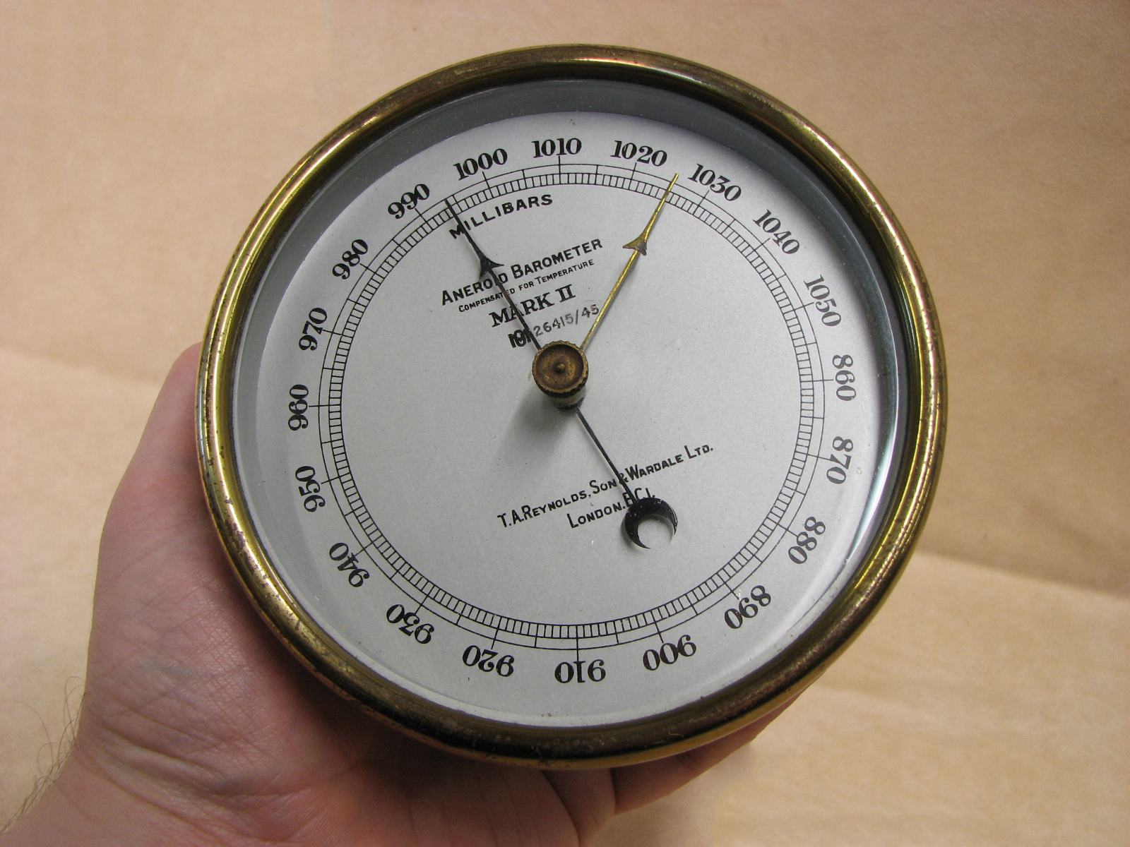 WW2 period Mark II Meteorological Office aneroid barometer
by T.A REYNOLDS, SON & WARDALE LTD.